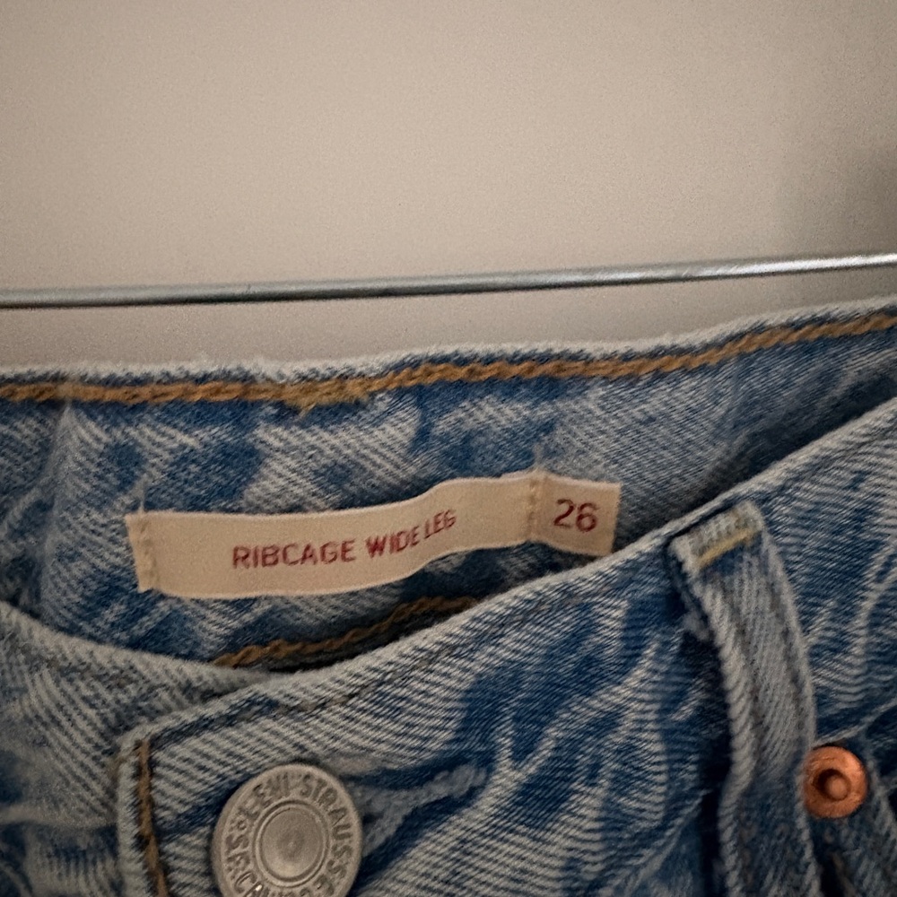Levi’s ribcage wide leg jeans 26x30 - Picture 3 of 6